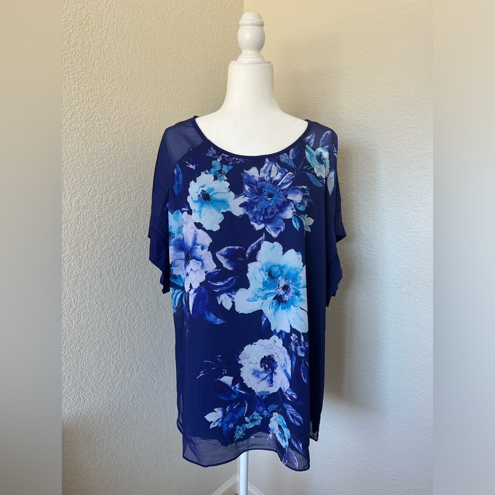 NWT AVENUE BLUE FLORAL TOP BLOUSE SIZE 18. NEW!!!